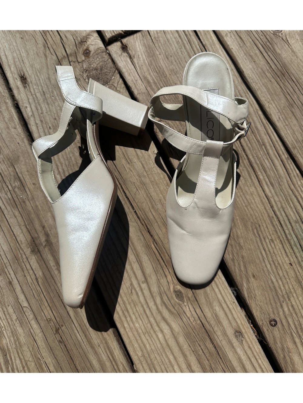 Vtg Calico Metallic White  leather sling back heels, size 7.5